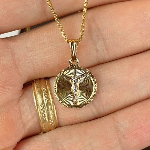 14k Gold Filled Round Jesus Christ Necklace for Womens Birthday Gifts Box 18" - Picture 1 of 8